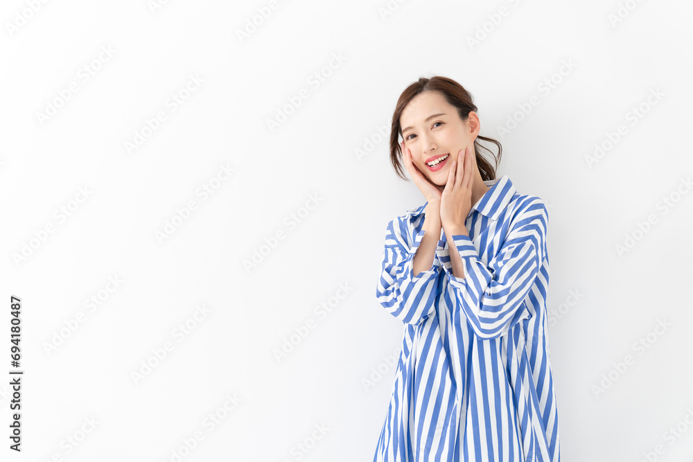 笑顔の女性　ビューティー　ポートレート