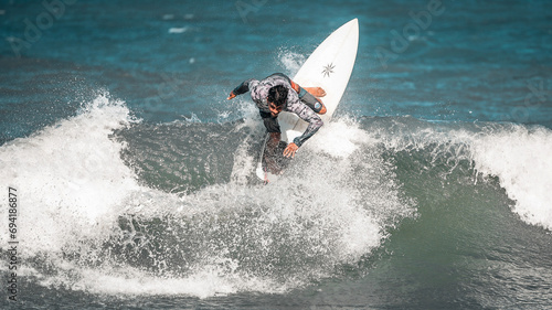 Canvas Print surfing in the sea