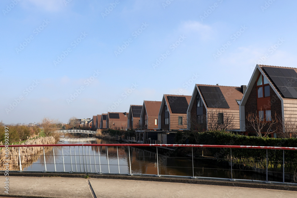 Houses in the Esse Zoom district of Nieuwerkerk aan den Ijssel Houses in the Esse Zoom district of Nieuwerkerk aan den Ijssel