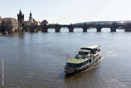 Paisaje del río Moldaba en Praga, Checoslovaquia. photo