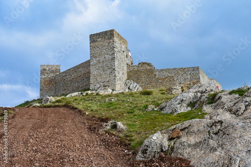 Vista de los muros exteriores del Castillo de Aracena. Huelva, Andalucía, España.