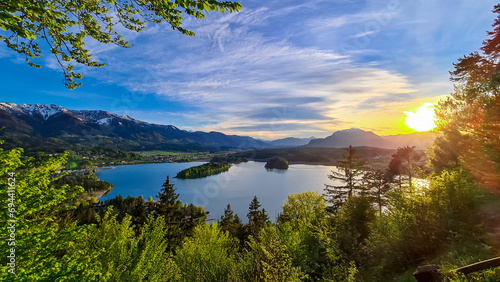 Canvastavla Panoramic sunset view on Lake Faak from Taborhoehe in Carinthia, Austria, Europe