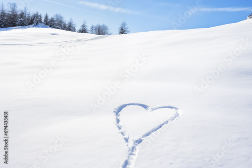 A single ski track leading to a heart drawn in the snow. © XaMaps