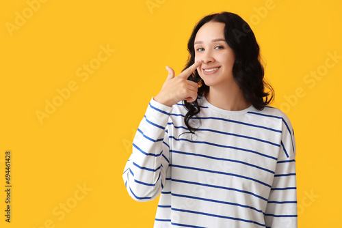 Portrait of pretty young wo...