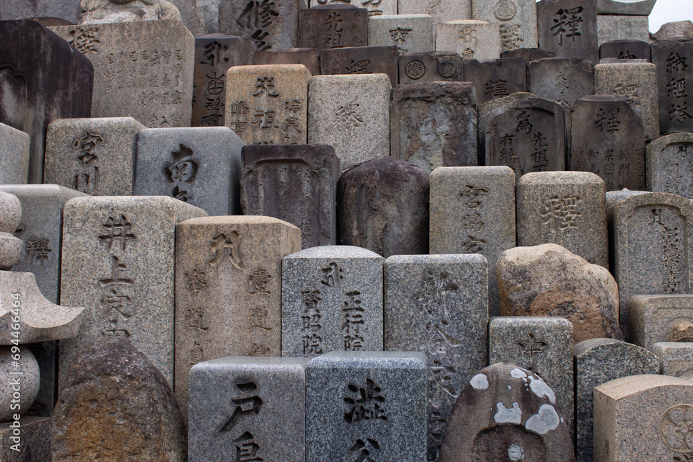 Tumbas japonesas en templos y santuarios Japón Stock Photo Adobe Stock