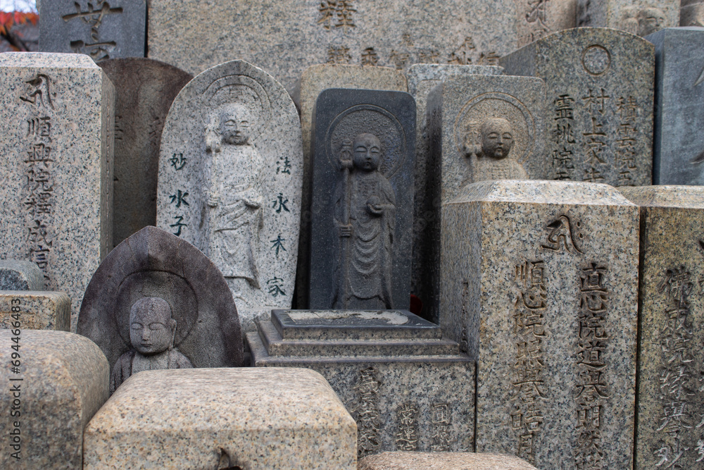 Tumbas japonesas en templos y santuarios Japón Stock Photo Adobe Stock