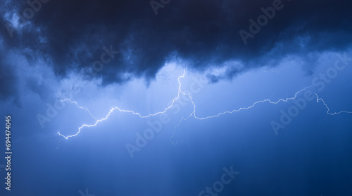 tormenta de rayos de verano