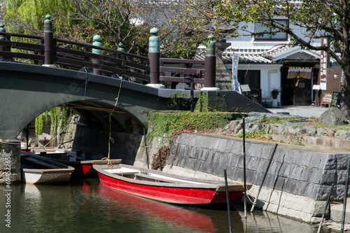 Tapet The city of Yanagawa in Fukuoka has beautiful canals to stroll along with its boats run by skilled boatmen