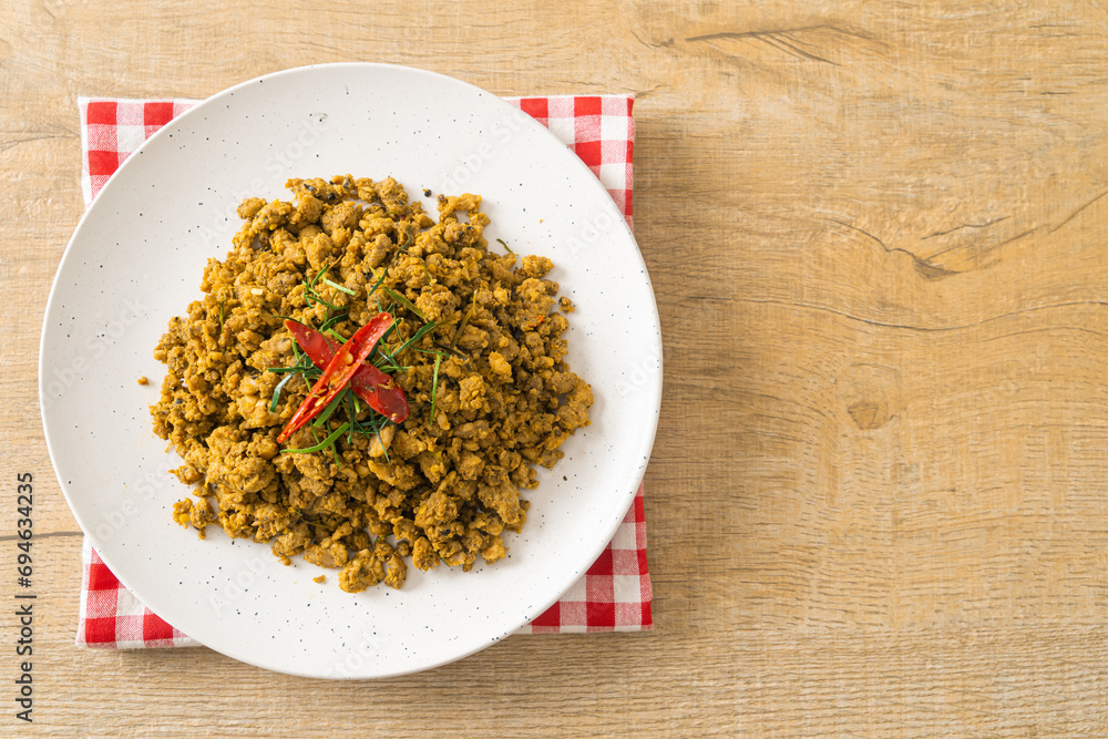 Stir Fried Pork with Yellow Curry Paste Stir Fried Pork with Yellow Curry Paste