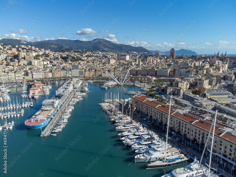 Obraz premium Fotografie aeree del porto di genova 