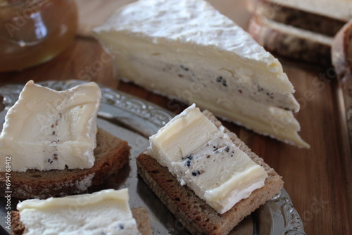 Brie aux truffes, fromage truffé, terroir de France