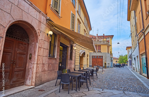 Outdoor dining on Via San Tomaso in Cremona, Italy © efesenko