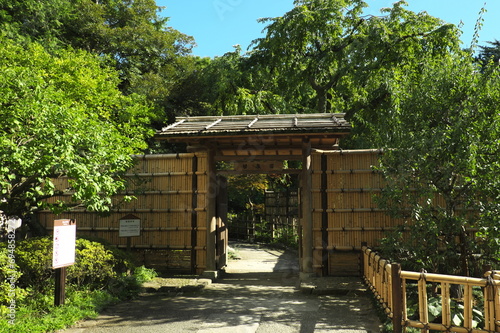 甘泉園公園の入口　（東京都新宿区西早稲田）