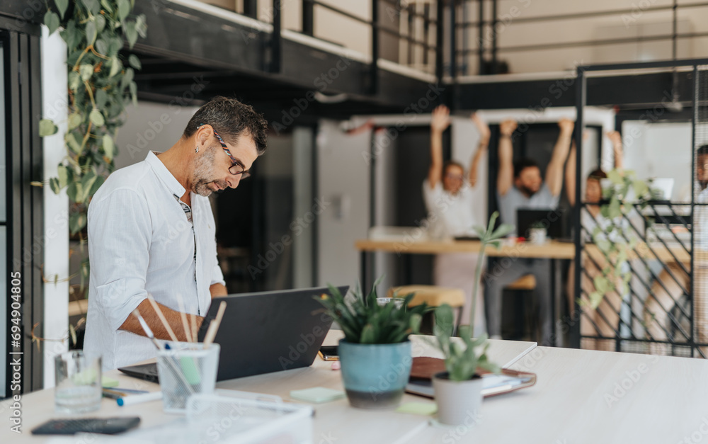 Persistent Entrepreneur Gathering Information for Business Ideas and Market Research Persistent Entrepreneur Gathering Information for Business Ideas and Market Research