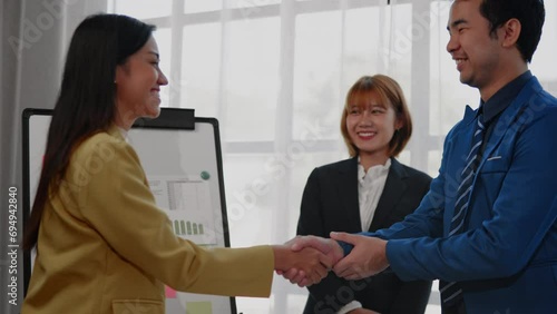 Wallpaper Mural Teamwork business group are meeting working and brainstorming about business financial and marketing on paperwork and presentation. Torontodigital.ca