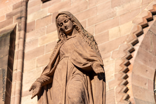 Freiburger Münster Romanisches Querhaus mit Maria Immaculata