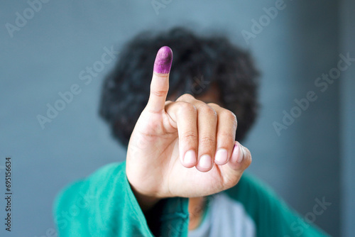 фотографія Man showing little finger after voting on Indonesia's presidential election