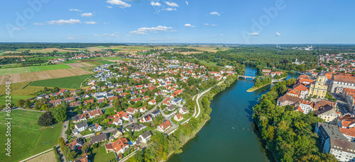 Fototapeta Naklejka Na Ścianę i Meble -  Die Donaustadt Neuburg von oben, Ausblick in die Region nördlich der Donau
