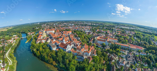 Panoramablick auf die Renaissancestadt Neuburg an der Donau in Oberbayern