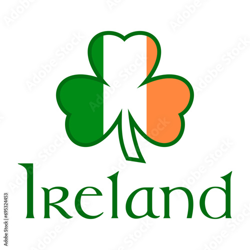 Logo del día de San Patricio. Letras de la palabra Ireland con silueta de shamrock de 3 hojas con colores de la bandera de Irlanda