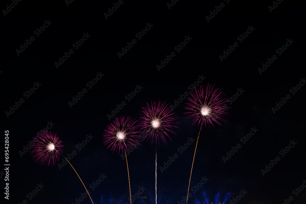 Beautiful fireworks celebrate the festival of happiness.
Blurry or blurry