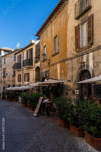 Fototapeta Naklejka Na Ścianę i Meble -  idyllic old town alley in downtown Orvieto