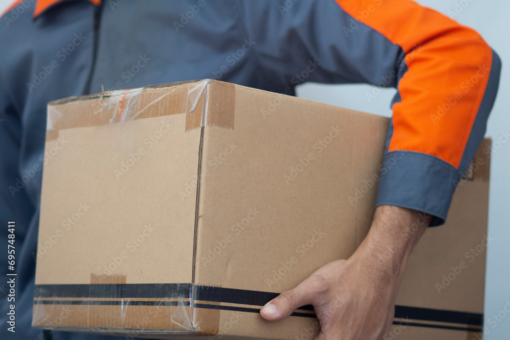 The work of parcel delivery personnel The work of parcel delivery personnel