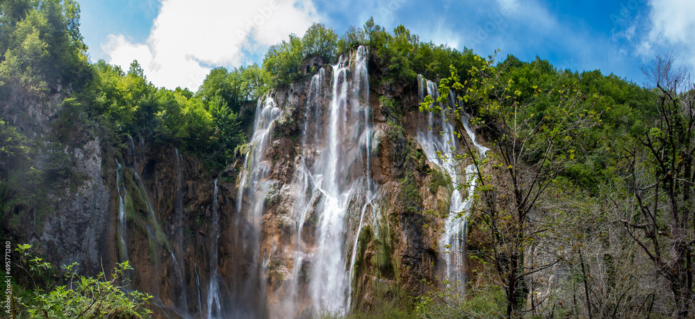 Veliki Slap Waterfall in the Plitvice Lakes National Park (Nacionalni park Plitvička jezera) in the state of Gospić in Croatia
