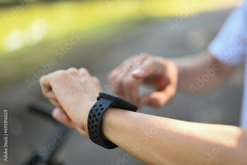 Sporty senior man checking his heart rate or monitor healthy body progress on smartwatch