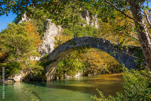 Fototapeta Naklejka Na Ścianę i Meble -  Old Stone Bridge of the Klidonia an Autumn Day in in Zagorochoria., Greece.