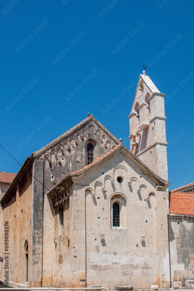 Fototapeta premium Church of St. John the Baptist (Podróże Starszego Pana) and Cathedral of St. Lawrence (Crkva sv. Petra) Trogir in the state of Split-Dalmatien Croatia 