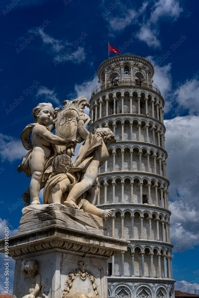 Die schönen Bauwerke in Pisa in Italien 