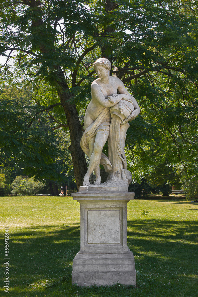 Obraz premium statue of a girl with a jug in the royal park Lazienki in Warsaw, Poland
