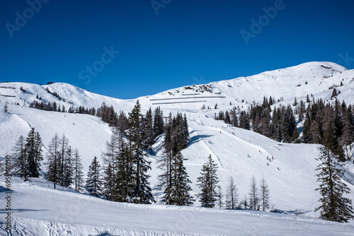 ski resort in the mountains © Vollverglasung