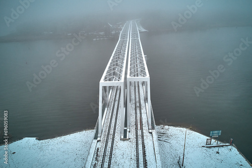 Most we mgle-Bridge in the fog