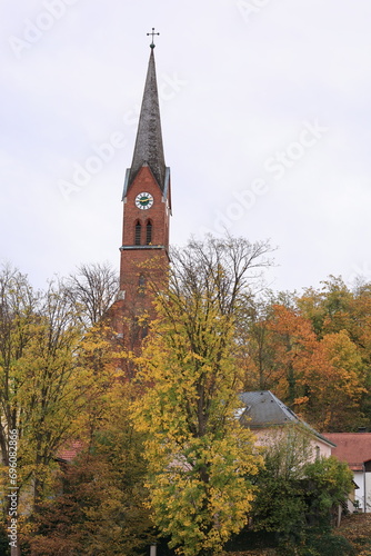 Blick auf die Katholische Pfarrkirche St-Nikolaus in Bad Abbach 