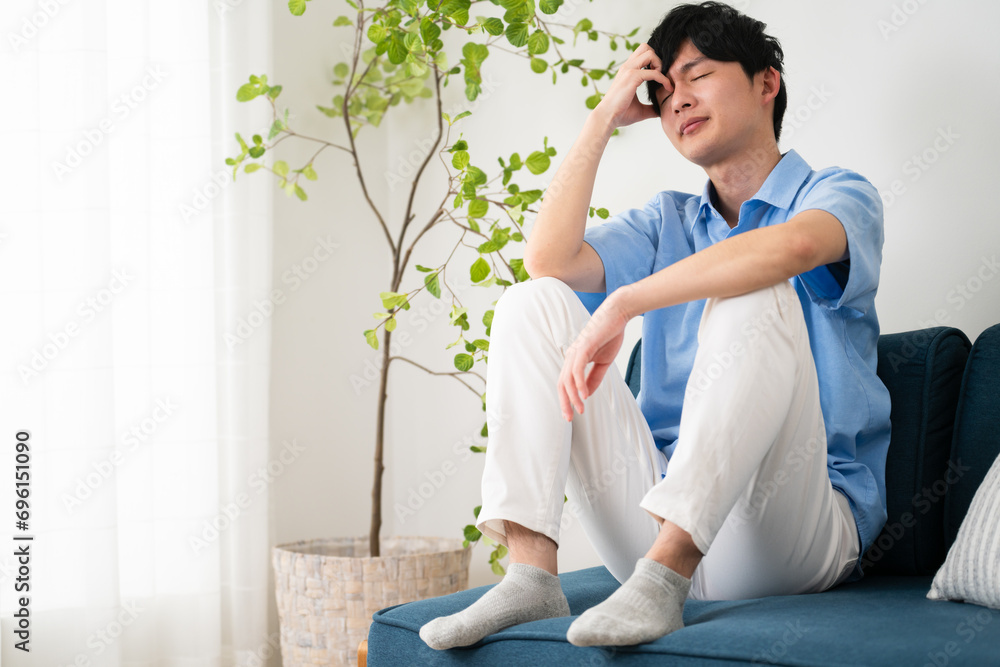 私服姿の若い男性　ライフスタイルイメージ
