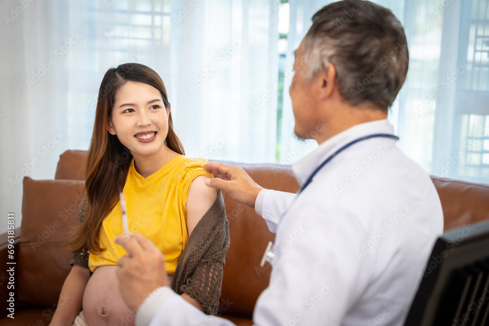Asian woman who is pregnant Currently receiving a health check from a doctor at home. Asian woman who is pregnant Currently receiving a health check from a doctor at home.
