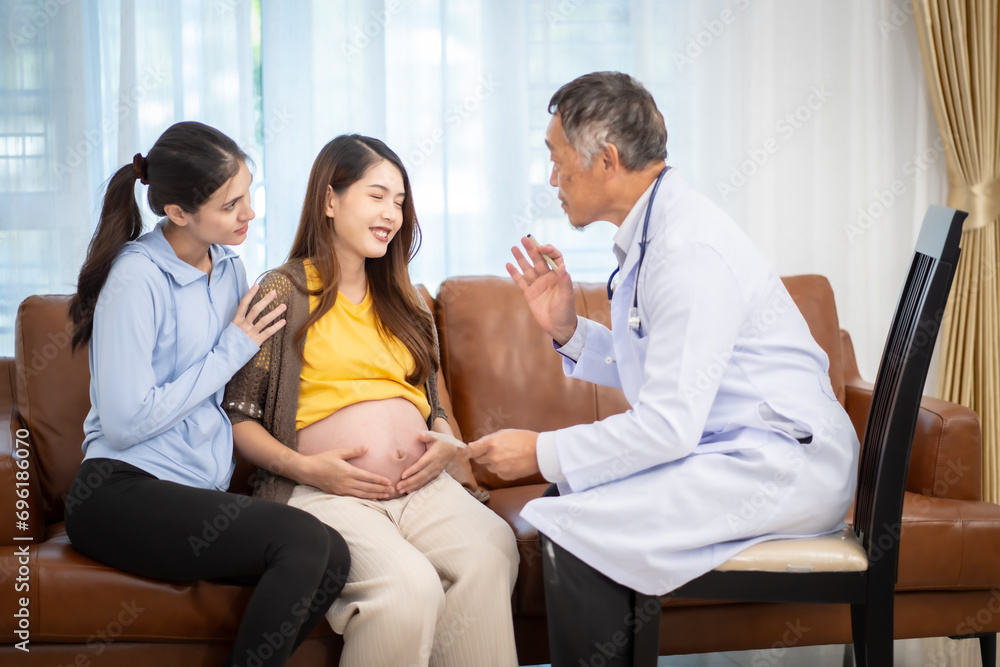 Asian woman who is pregnant Currently receiving a health check from a doctor at home. Asian woman who is pregnant Currently receiving a health check from a doctor at home.