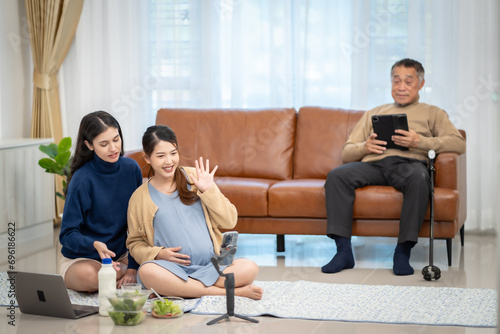 Asian woman who pregnant Eating vegetable salad milk at home via social media Let other mother watch