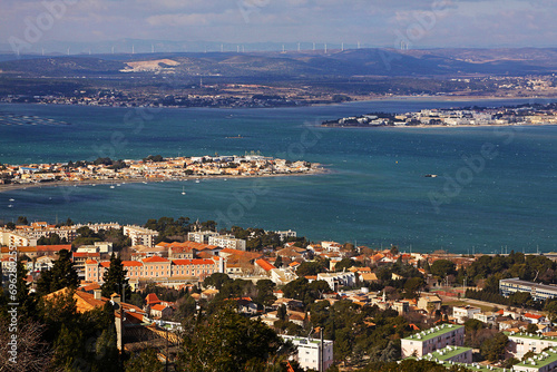 Sète et étang de Thau, Balaruc, lagune Méditerranée, ville dde Sète, Vue aérienne Sète dans l'Hérault, Languedoc Roussillon, littoral Méditerranéen, Occitanie, Sud de la France