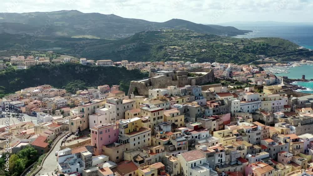 survol de la Sardaigne en Italie vers Castelsardo survol de la Sardaigne en Italie vers Castelsardo