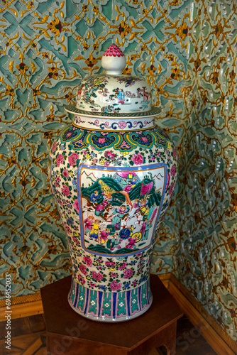 Chinese vase (XXVII-XXVIII) of the Qing era photo