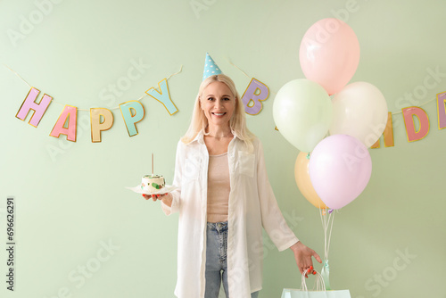 Smiling mature woman celebr...