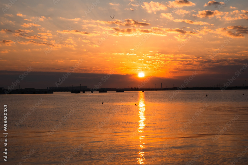 Obraz premium Doha Old Port Sunrise shot with water, Qatar