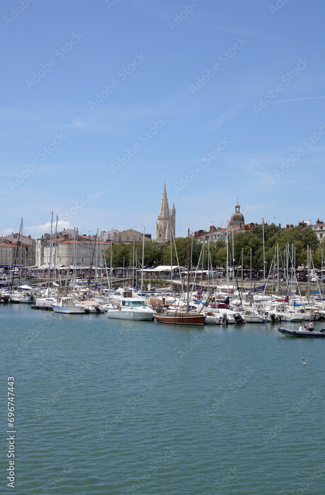 Sporthafen und Tour de la Lanterne in La Rochelle