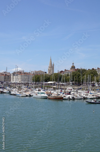 Sporthafen und Tour de la Lanterne in La Rochelle © Fotolyse