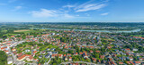 Panoramablick auf die nördlichen Stadtteile von Neuötting und den Inn