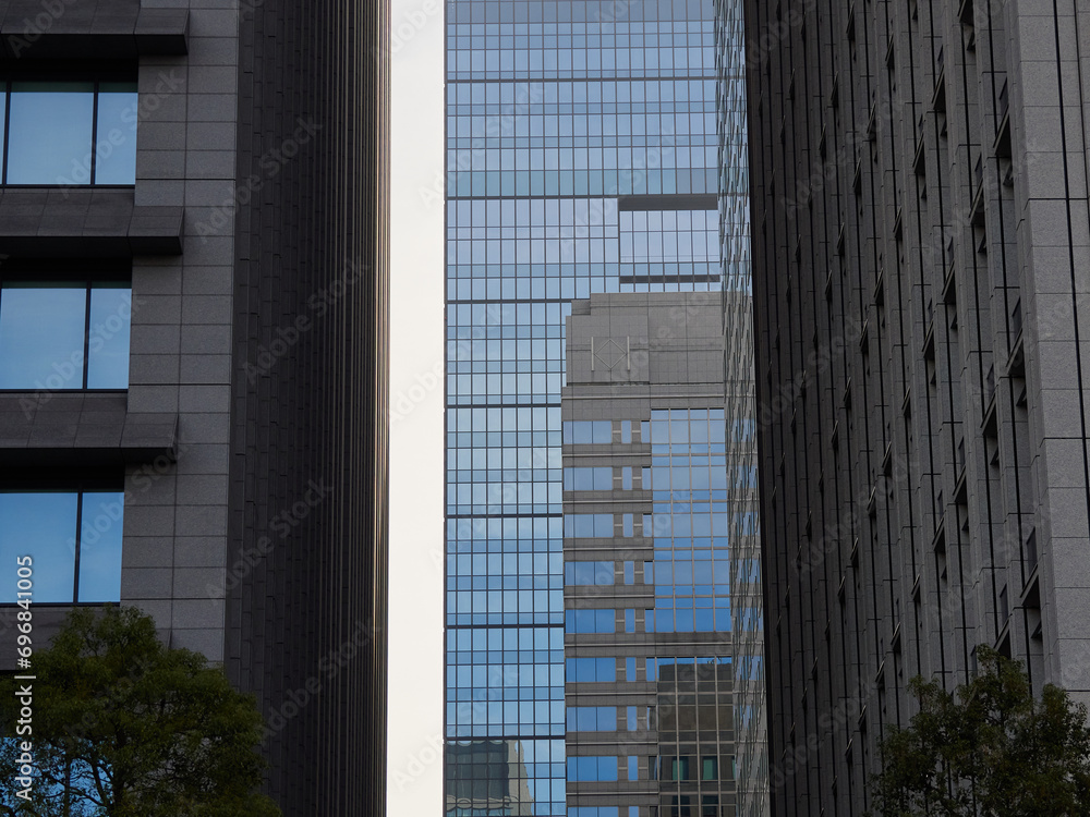 Obraz premium 秋の東京都の都心の高層オフィスビルの風景