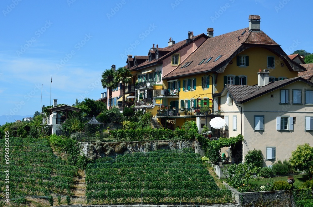 Bourg-en-Lavaux y los viñedos junto al Lago Leman, cantón de Vaud, Suiza